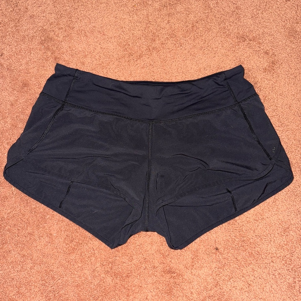 Lululemon Size 6, 2.5”